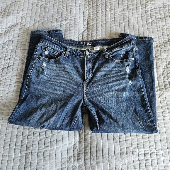 Distressed Blue Jeans - Picture 4 of 8